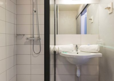 Zimmer mit Dusche